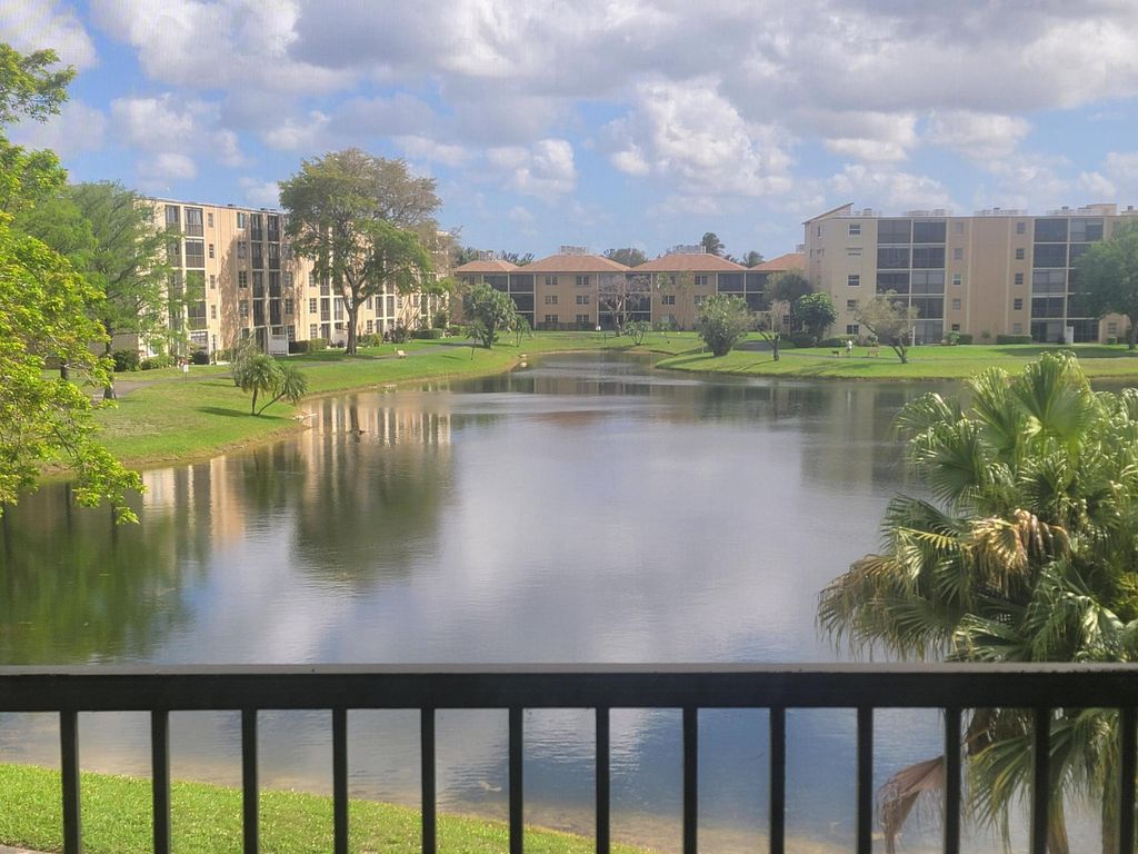 7900 NW 50th Street 304, Lauderhill, FL 33351