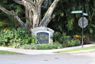 1720 W Oak Knoll Circle, Davie, FL 33324