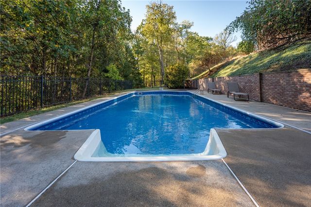 6004 Mason Dr, Unity Twp, PA 15601