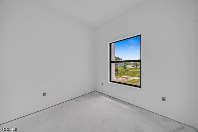 2024 NE 15th AVE, Cape Coral, FL 33909