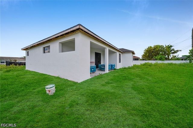 2024 NE 15th AVE, Cape Coral, FL 33909