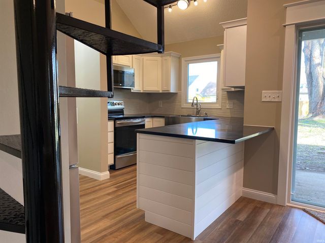 5902 Lisa Lane, Newburgh, IN 47630