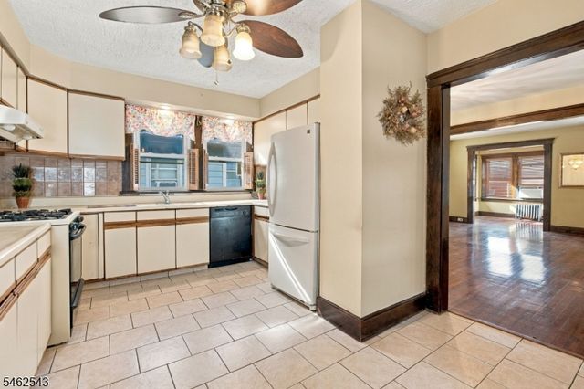 432 Pennington St, Elizabeth City, NJ 07202
