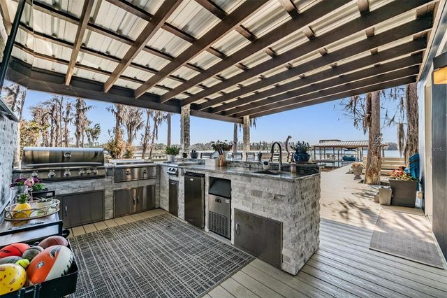 18200 CYPRESS COVE LANE, Lutz, FL 33549