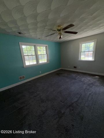 5605 Mockernut Ln, Louisville, KY 40258