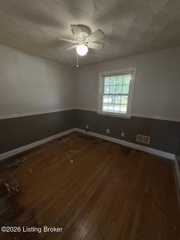 5605 Mockernut Ln, Louisville, KY 40258