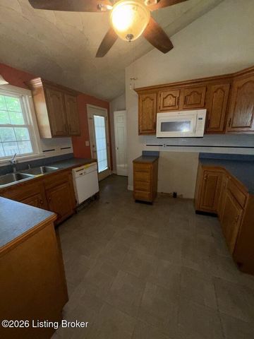 5605 Mockernut Ln, Louisville, KY 40258
