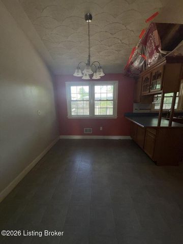 5605 Mockernut Ln, Louisville, KY 40258