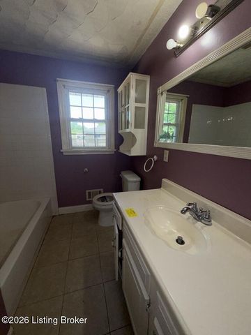 5605 Mockernut Ln, Louisville, KY 40258