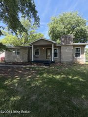 5605 Mockernut Ln, Louisville, KY 40258