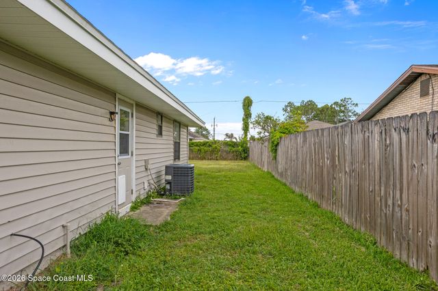 290 Brescia Street NE, Palm Bay, FL 32907