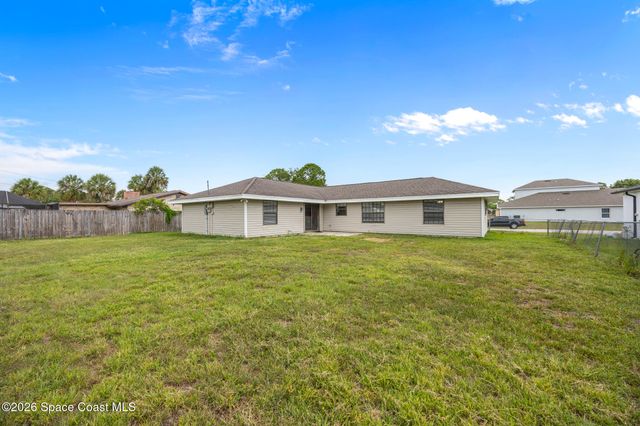 290 Brescia Street NE, Palm Bay, FL 32907