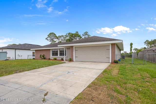 290 Brescia Street NE, Palm Bay, FL 32907