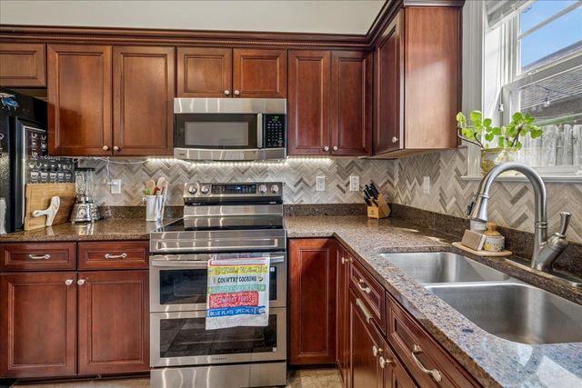 97 W CAROLINA AVE, Memphis, TN 38103