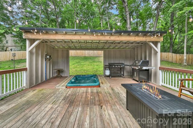 11 Greenwood Acres Drive, Mills River, NC 28759