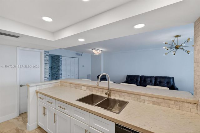 2655 Collins Ave 1407, Miami Beach, FL 33140