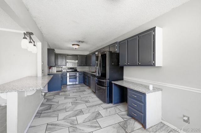 1016 E 13th Street, Claremore, OK 74017
