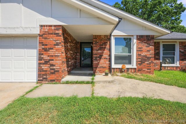 1016 E 13th Street, Claremore, OK 74017