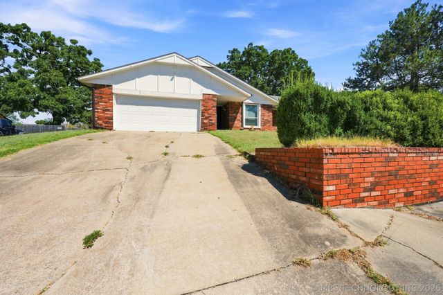 1016 E 13th Street, Claremore, OK 74017