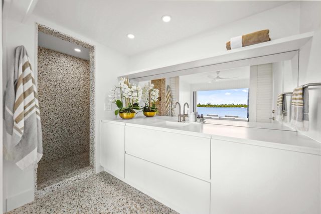 2784 S Ocean Boulevard 203N, Palm Beach, FL 33480