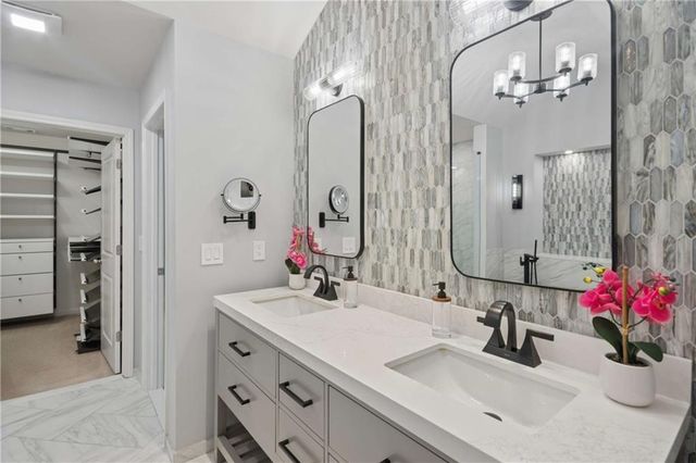 2154 W Village Lane SE, Smyrna, GA 30080