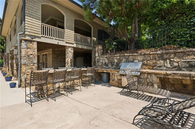 2154 W Village Lane SE, Smyrna, GA 30080