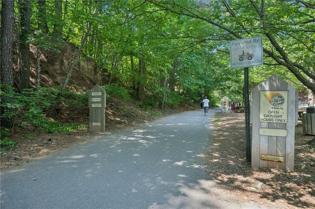 2154 W Village Lane SE, Smyrna, GA 30080