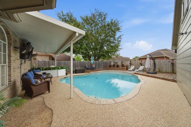 9510 Rustic Gate Road, La Porte, TX 77571