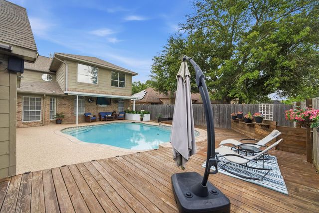 9510 Rustic Gate Road, La Porte, TX 77571