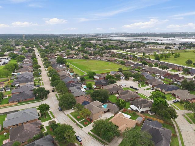 9510 Rustic Gate Road, La Porte, TX 77571