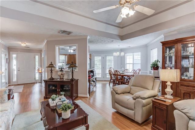 302 Greenleaf Court, Loganville, GA 30052