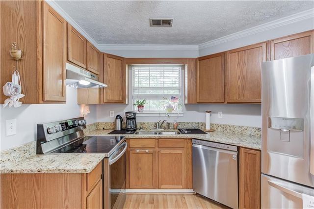 302 Greenleaf Court, Loganville, GA 30052
