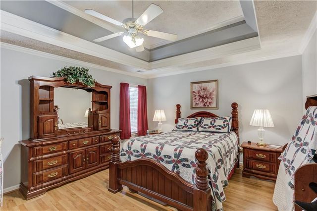 302 Greenleaf Court, Loganville, GA 30052