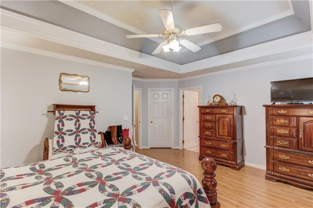 302 Greenleaf Court, Loganville, GA 30052