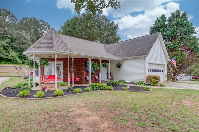302 Greenleaf Court, Loganville, GA 30052