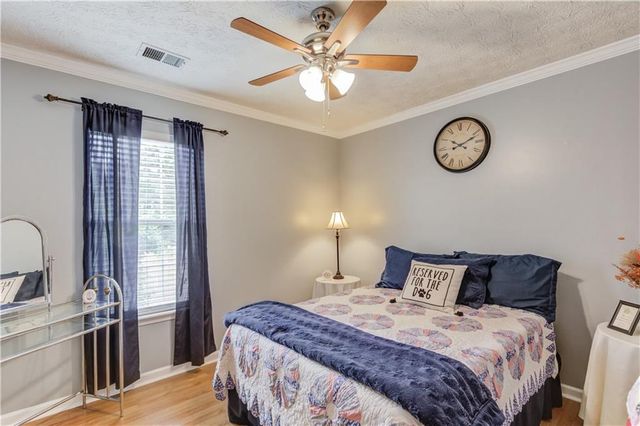 302 Greenleaf Court, Loganville, GA 30052