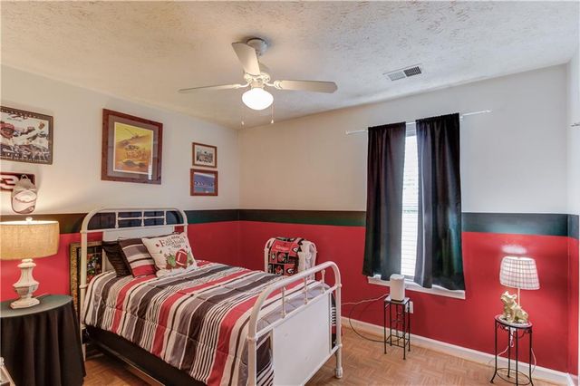 302 Greenleaf Court, Loganville, GA 30052