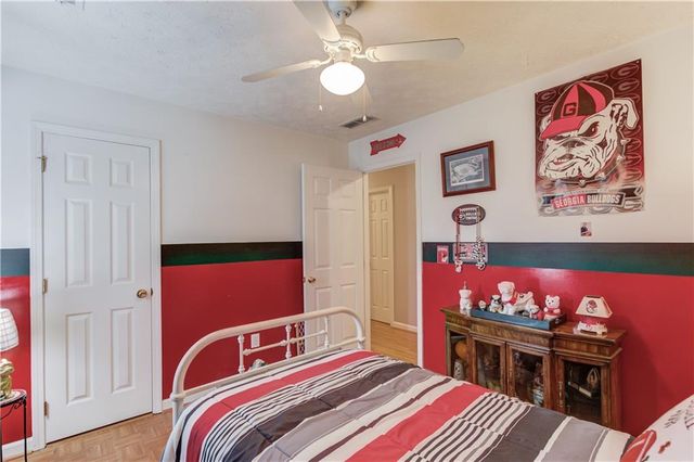 302 Greenleaf Court, Loganville, GA 30052