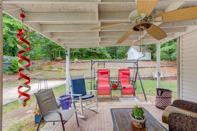 302 Greenleaf Court, Loganville, GA 30052