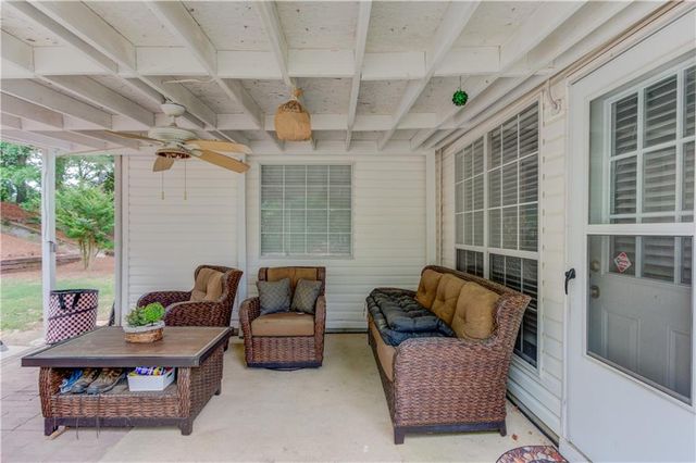 302 Greenleaf Court, Loganville, GA 30052