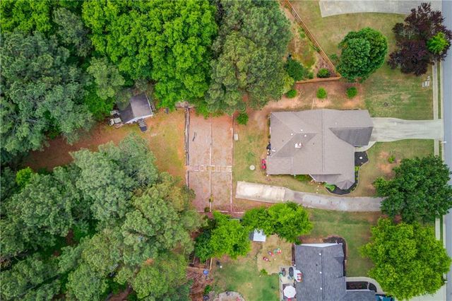 302 Greenleaf Court, Loganville, GA 30052