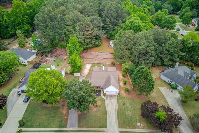 302 Greenleaf Court, Loganville, GA 30052