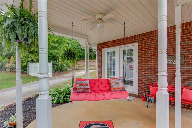 302 Greenleaf Court, Loganville, GA 30052