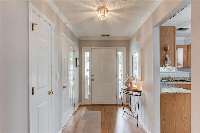 302 Greenleaf Court, Loganville, GA 30052