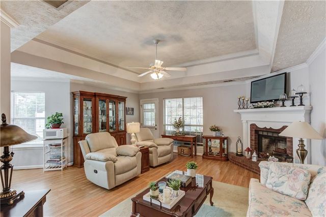 302 Greenleaf Court, Loganville, GA 30052