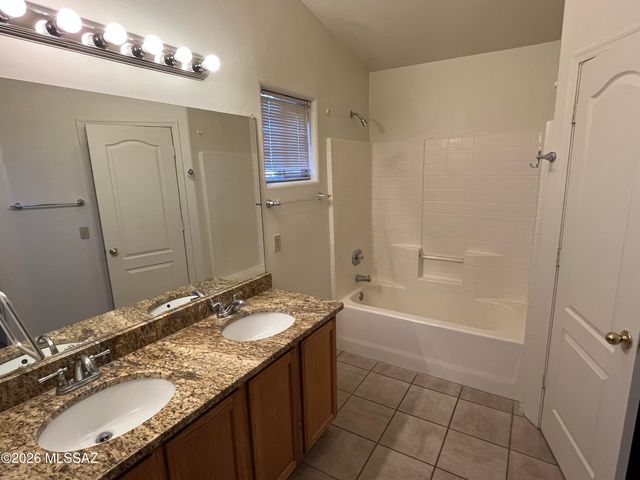 2252 W Silver River Way, Tucson, AZ 85745