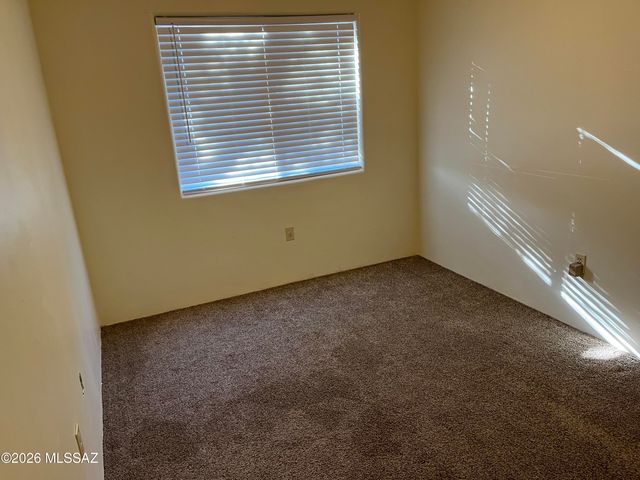 2252 W Silver River Way, Tucson, AZ 85745