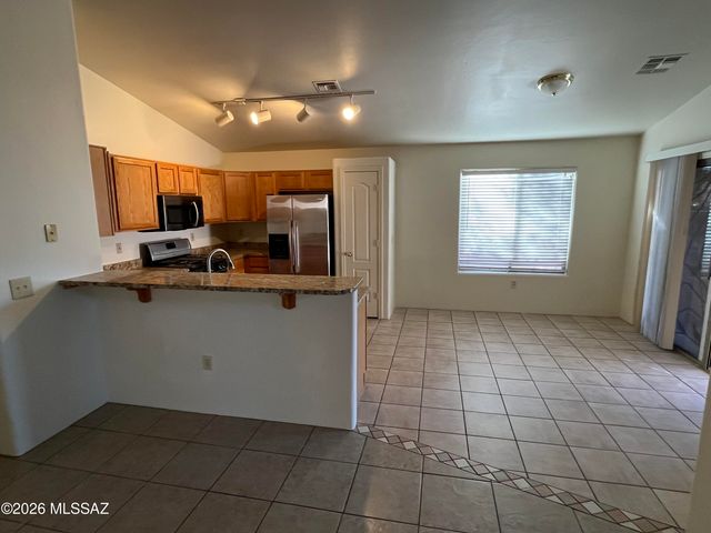 2252 W Silver River Way, Tucson, AZ 85745