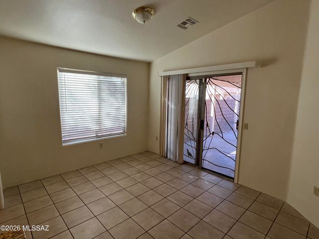 2252 W Silver River Way, Tucson, AZ 85745