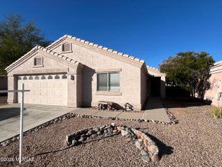 2252 W Silver River Way, Tucson, AZ 85745